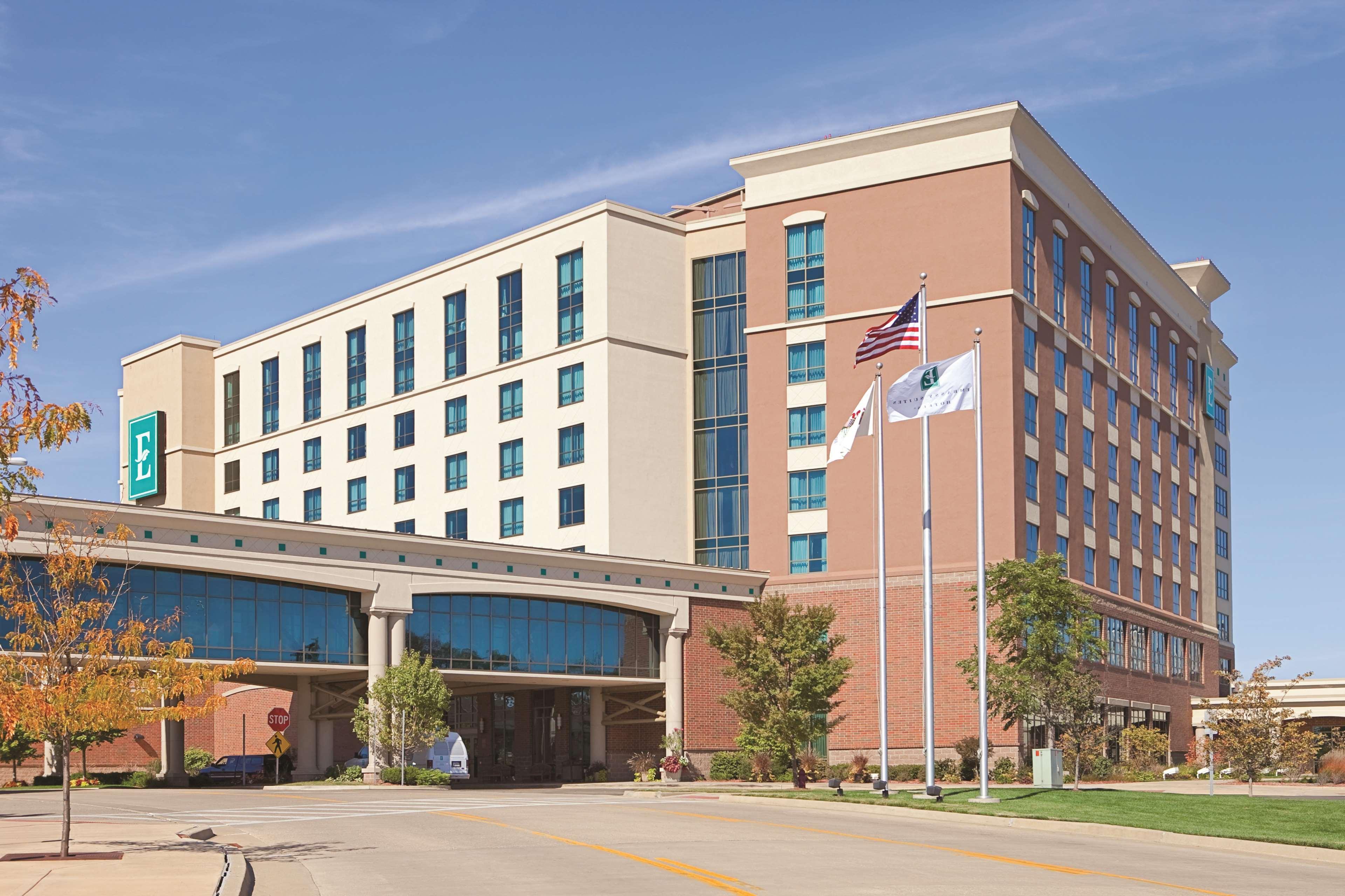 Embassy Suites East Peoria Hotel And Riverfront Conference Center Exterior photo