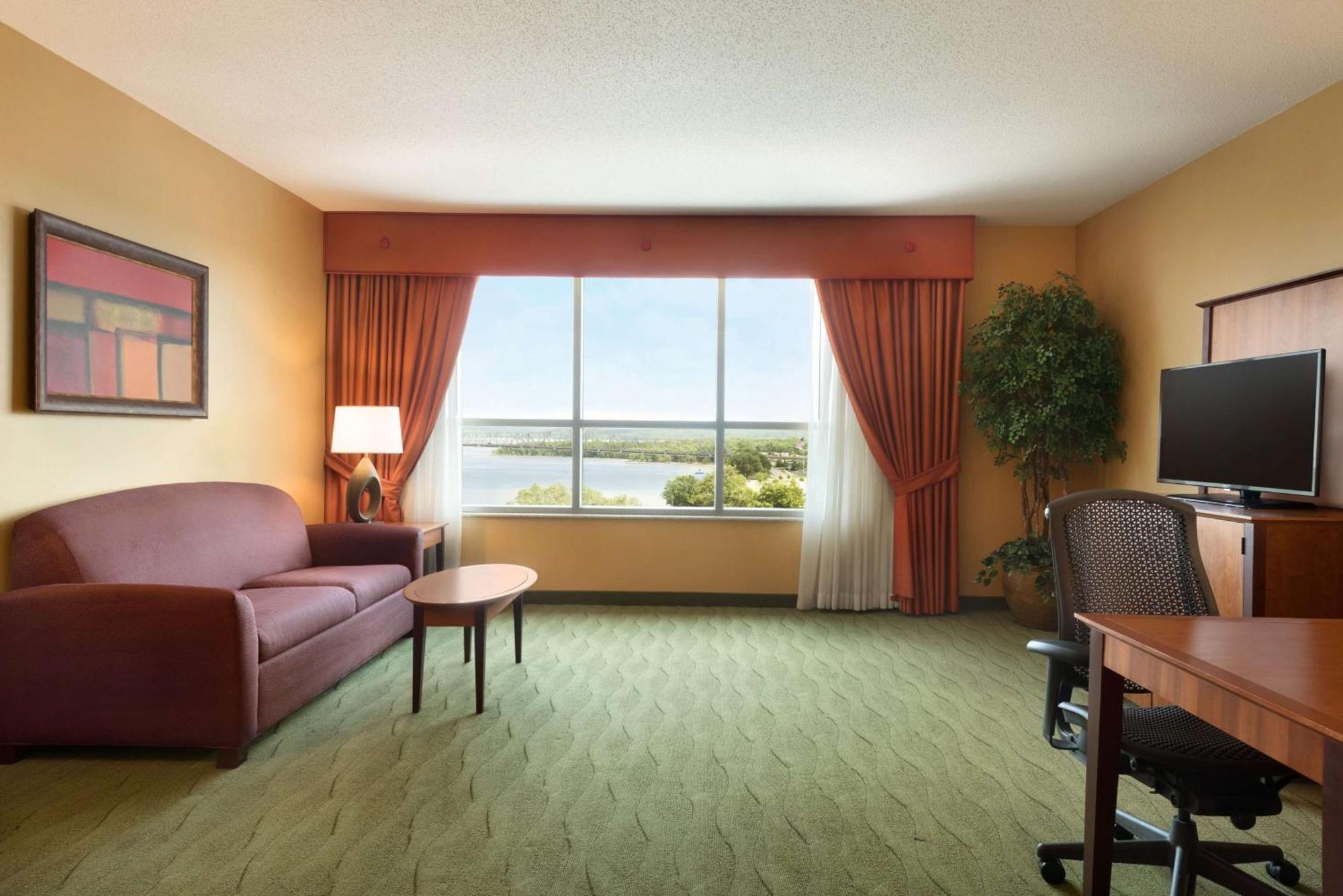 Embassy Suites East Peoria Hotel And Riverfront Conference Center Exterior photo